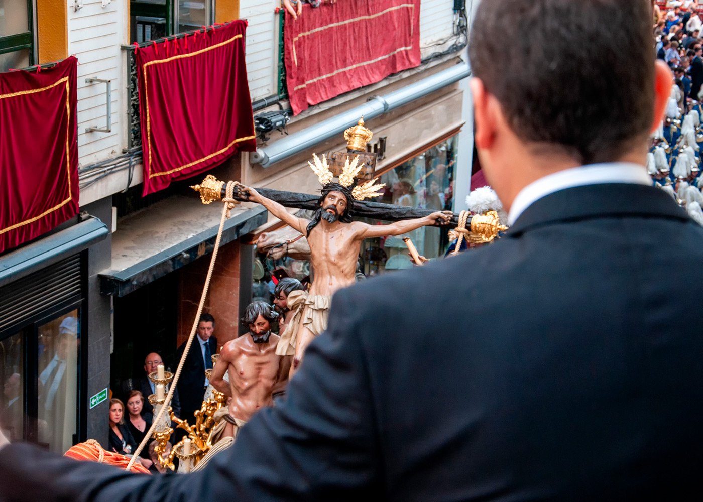 Saetero Ángel Díaz, cantando una saeta al Santísimo Cristo de la Exaltación, de la Hermandad de La Exaltación de Sevilla